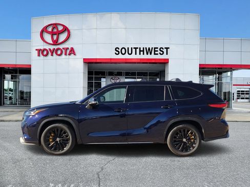 Used 2023 Toyota Highlander XSE image 3