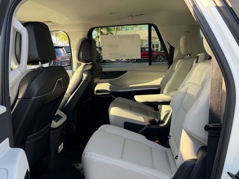 New 2026 Lincoln Navigator L Premier AWD/4WD image 13