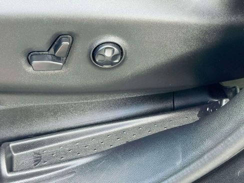 Used 2017 Chrysler Pacifica Limited FWD image 15