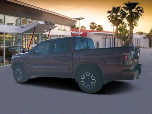 Used 2024 Nissan Frontier SL image 5