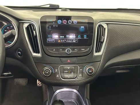 Used 2017 Chevrolet Malibu LT image 22