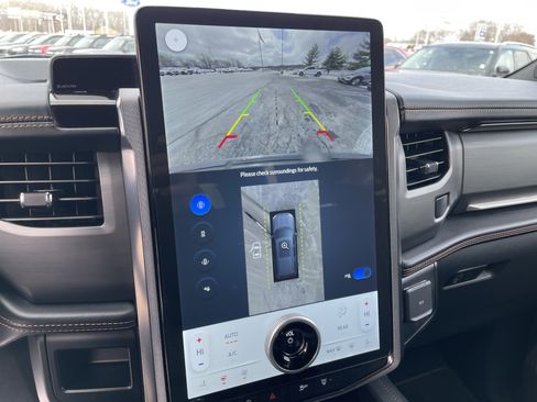 Used 2024 Ford Expedition Platinum image 30