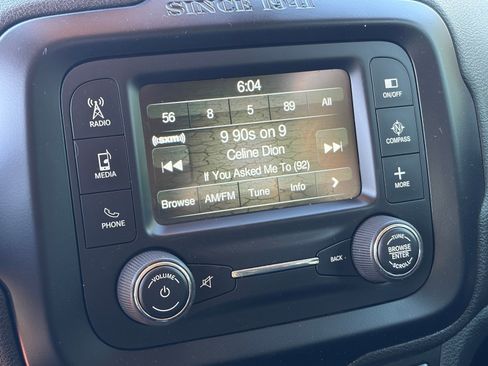 Used 2015 Jeep Renegade Latitude FWD image 23
