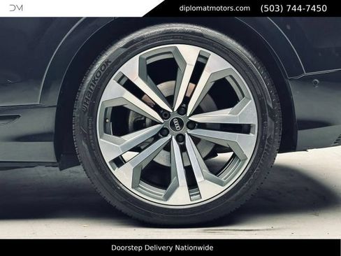 Used 2021 Audi Q8 Prestige AWD/4WD image 39