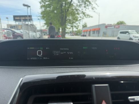 Used 2022 Toyota Prius LE FWD image 28