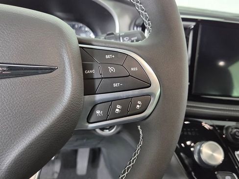 New 2026 Chrysler Pacifica Select image 16