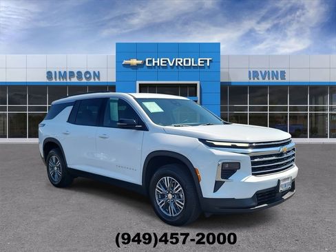 Used 2026 Chevrolet Traverse LT image 2