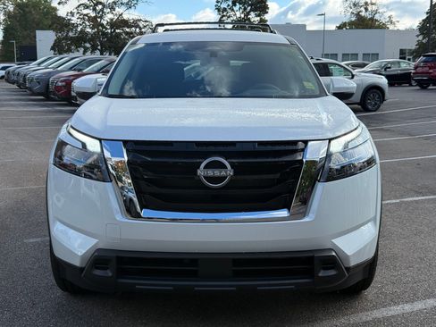 New 2025 Nissan Pathfinder SV image 5