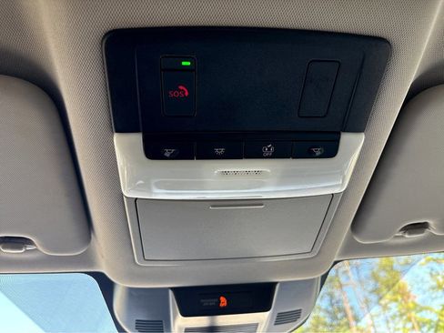Certified 2025 Nissan Rogue SV FWD image 34
