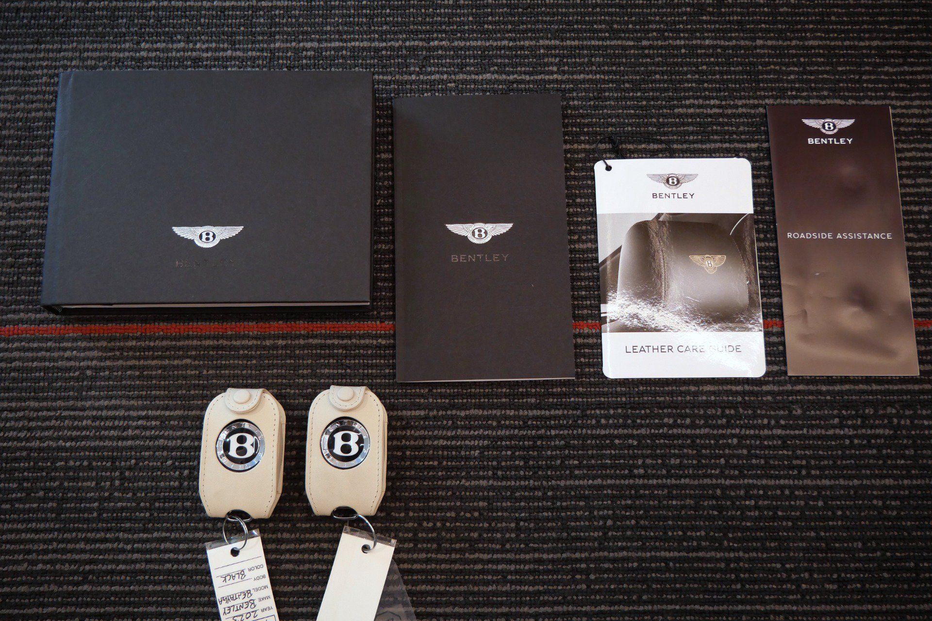 Used 2023 Bentley Bentayga AWD/4WD image 21
