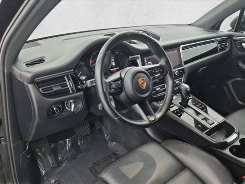 Certified 2022 Porsche Macan AWD/4WD image 4