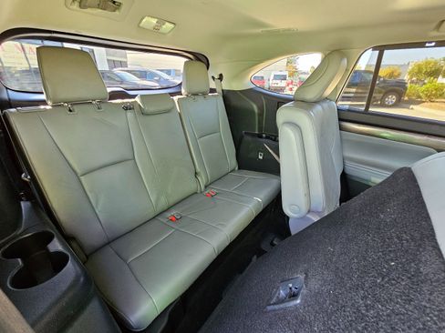 Used 2023 Toyota Highlander Platinum image 27