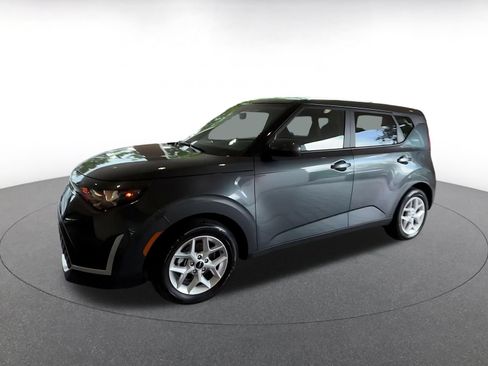 Used 2025 Kia Soul LX w/ LX Technology Package FWD image 6