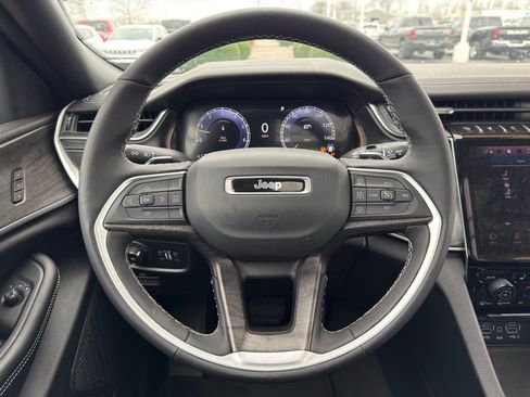 New 2025 Jeep Grand Cherokee L Limited w/ Luxury Tech Group II AWD/4WD image 19