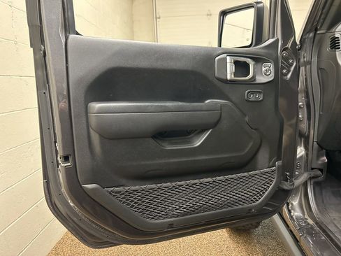 Used 2022 Jeep Wrangler Willys image 11