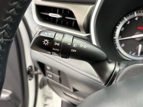 Used 2022 Toyota Highlander XLE AWD/4WD image 29