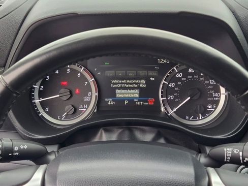 Used 2024 Toyota Highlander LE image 32