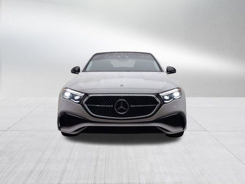 Used 2024 Mercedes-Benz E 350 4MATIC Sedan image 2