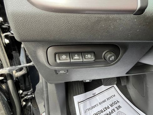 Used 2022 GMC Terrain AT4 w/ Infotainment Package II image 12