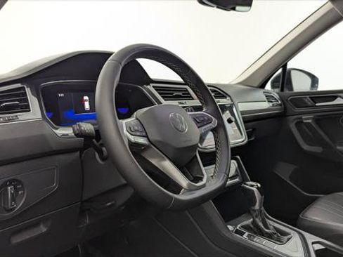 Used 2023 Volkswagen Tiguan SE FWD image 23