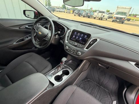Used 2025 Chevrolet Malibu RS w/ LPO, Floor Liner Package FWD image 29