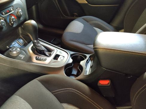 Used 2018 Jeep Cherokee Latitude image 26