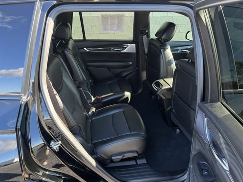 Used 2025 Cadillac XT6 Sport w/ Technology Package image 17