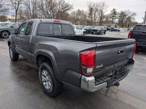 Used 2019 Toyota Tacoma SR5 w/ SR5 Appearance Package (SM) image 6