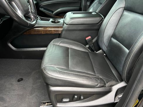 Used 2019 Chevrolet Suburban LT image 11