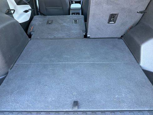 Used 2019 Chevrolet Equinox LS FWD image 12