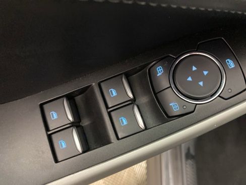 Used 2022 Ford Explorer XLT image 18