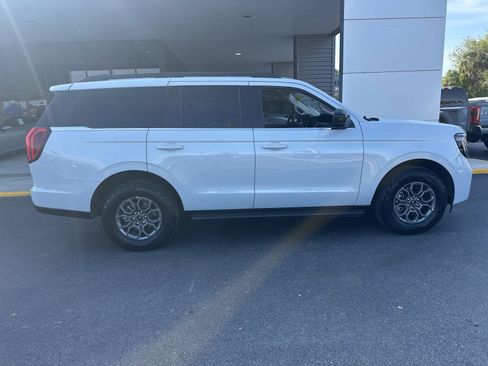 Used 2025 Ford Expedition Active RWD image 2