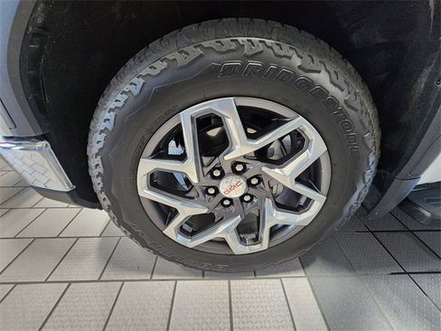 Used 2024 GMC Sierra 1500 SLT AWD/4WD image 9
