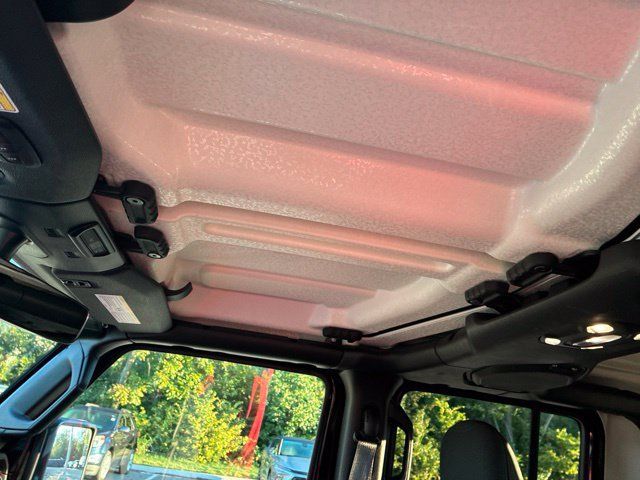 Used 2021 Jeep Gladiator Rubicon AWD/4WD image 11