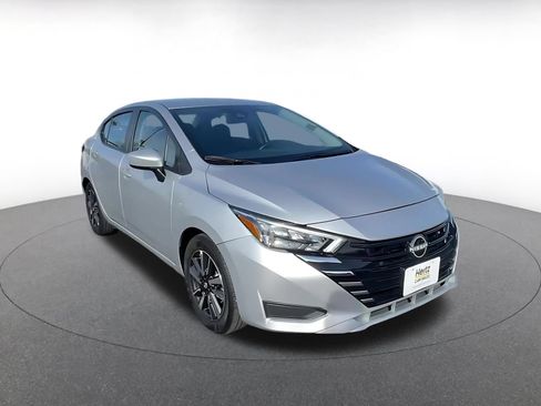 Used 2025 Nissan Versa SV FWD image 3