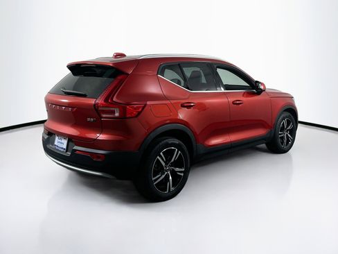 Used 2023 Volvo XC40 B5 Plus image 5