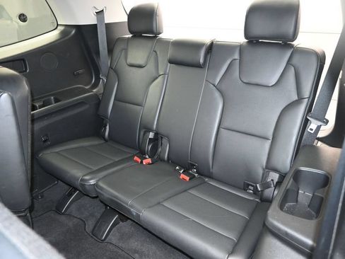 Used 2025 Kia Telluride S FWD image 17