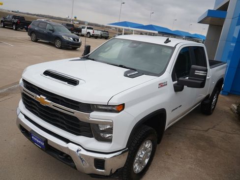Used 2024 Chevrolet Silverado 2500 LT AWD/4WD image 14