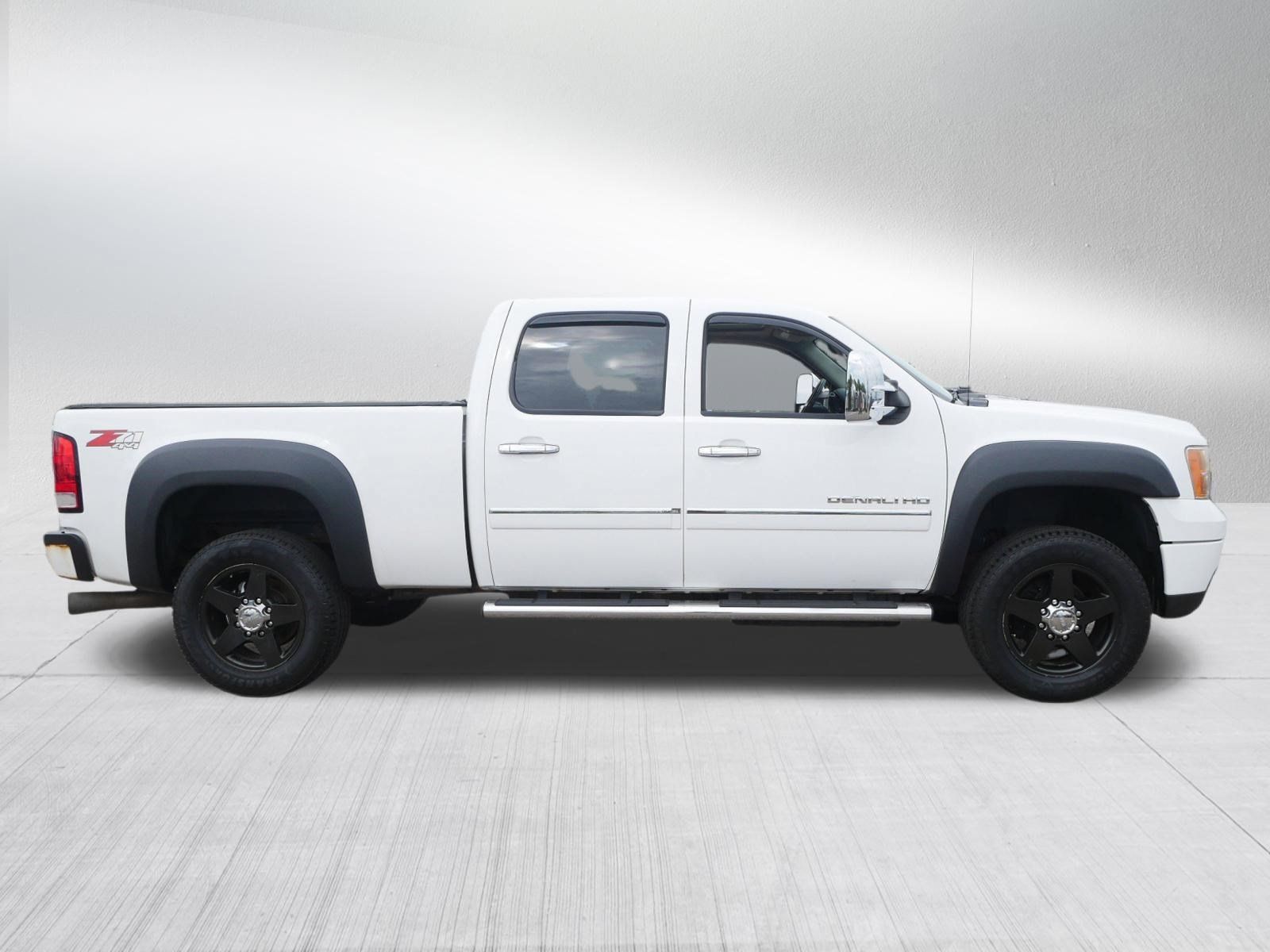 Used 2014 GMC Sierra 2500 Denali w/ Suspension Package, Off-Road AWD/4WD image 8