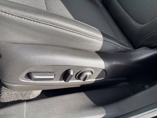 Used 2020 Buick Encore GX Preferred w/ Cold Weather Comfort Package FWD image 17