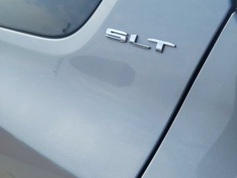 Used 2023 GMC Acadia SLT w/ Technology Package AWD/4WD image 7