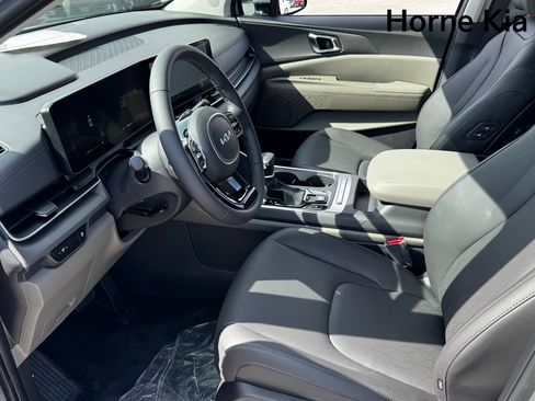 New 2026 Kia Carnival EX FWD image 9