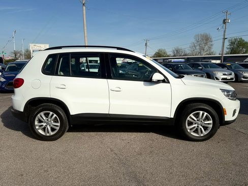 Used 2017 Volkswagen Tiguan S image 2