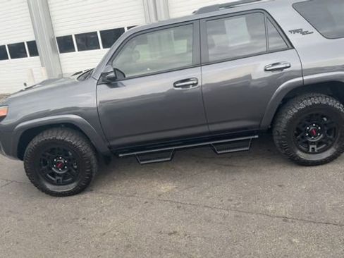 Used 2023 Toyota 4Runner TRD Off-Road Premium w/ Moonroof Package AWD/4WD image 10