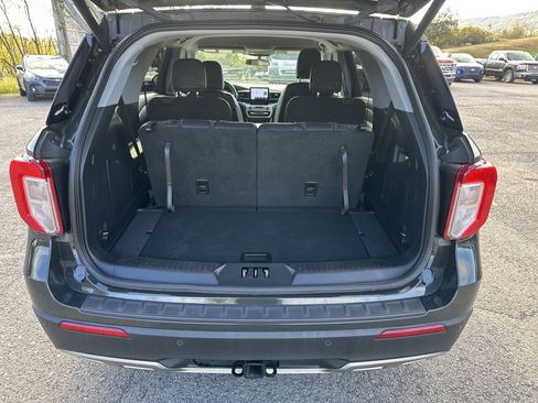 Used 2022 Ford Explorer XLT w/ Equipment Group 202A image 5