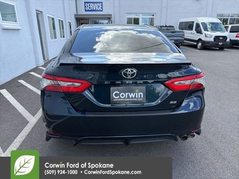 Used 2018 Toyota Camry SE w/ Moonroof Package FWD image 11