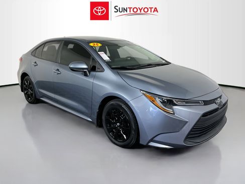 Used 2025 Toyota Corolla LE FWD image 1
