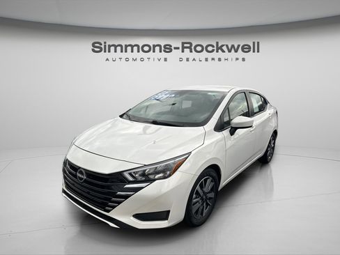 Used 2025 Nissan Versa SV FWD image 4