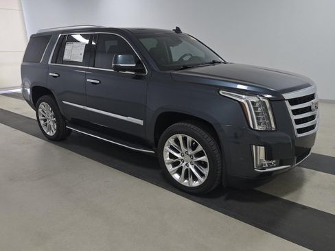 Used 2020 Cadillac Escalade Luxury image 2