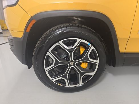 Used 2023 Rivian R1T Adventure AWD/4WD image 9